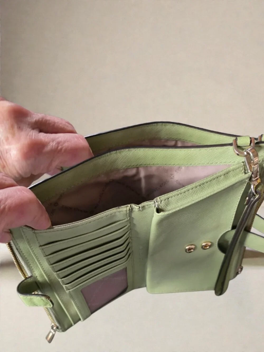 EUC MICHAEL KORS Jet Set Travel Double Zip Wallet Saffiano Leather Light Sage